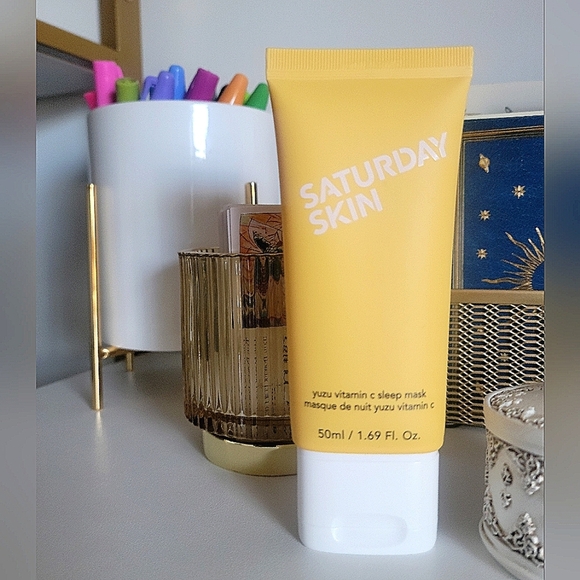 3/$30 Saturdat Skin Yuzu Vitamin C Sleep Mask - Picture 5 of 5